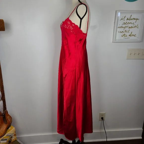 Vintage Victoria’s Secret Y2k Silky Bias CutRed Maxi Slip Dress Rosette Lace M